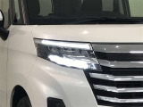 LEDヘッドライトです。デザイン性がよくとても明るいので、夜間の走行や悪天候でも安心です。しかも長寿命!