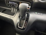 運転のしやすいシフトレバー。