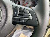 アダプティブクルーズコントロール搭載。 先行車を検知して、適切な車間距離を保てる速度に自動で調整し、先行車がいなくなった際は、設定速度で走行を続けます。