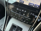 ■当店にはサービス工場も併設しておりますので、タイヤ交換から車検整備までプロのメカニックがしっかりと整備いたします!明るく開放的な店内には、キッズスペースも完備!家族の皆様でご来店下さい!