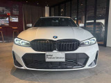 ☆BMWの代名詞とも言える【キドニーグリル】一目見ただけでBMW車であると認識できる確固たるアイコンとして存在感を放ちます☆