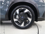タイヤサイズは225/55R18です。
