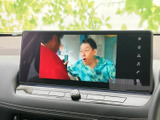停車中にテレビや映像コンテンツを楽しめる機能。長距離移動の休憩時間に最適です。