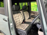 運転席シート廻りは使用感も少なく、良好な状態となっています。前オーナー様が丁寧に使っていたことがよくわかりますね。