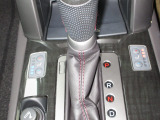 運転席と助手席にはシートヒーター&シートエアコンがついています。季節によって座面をあたたかくしたり、涼しくしたり、ドライブをさらに快適にしてくれます。