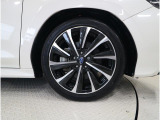 タイヤサイズは225/55R18です。ご納車前に4輪全て弊社指定銘柄の新品タイヤへ交換いたします。