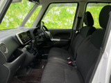 運転席からの視界は良好で、運転操作もスムーズに行えます。洗練されたデザインのインパネは、機能性と美しさを両立しています。