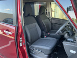 運転席もゆったりとお座り頂けます。