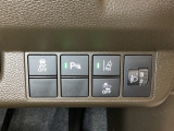 ハンドルの右側にはヘッドライトレベライザーとHondaセンシング用のメインスイッチがついています。ヘッドライトレベライザーは道路状況や積荷の加重に応じてライトの高さを調節できます。