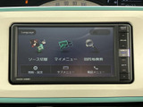 多彩な機能が満載で、快適なドライブをサポート。CDやラジオに加え、最新のスマートフォン連携も可能です。操作も直感的に行えます。