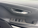 【パワーウインドウ】運転席のスイッチで、各席の窓ガラスの開閉ができます!あると便利ですよね!