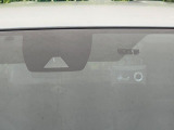 【トヨタセーフティセンス】走行中に前方の車両等を認識し、衝突しそうな時は警報とブレーキで衝突回避と被害軽減をアシスト。より安全にドライブをお楽しみいただけます。