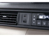 スマートフォンなどの音楽再生が可能なUSB接続ジャック装備車両です♪♪♪