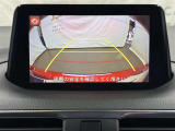 バックモニターで、後方を確認しながら安心して駐車することができます。運転初心者も熟練者も必須の機能ですよ!