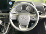 【純正革巻きステアリング】上質な革を使用することで、手にしっかり馴染みとても運転しやすいハンドルです♪