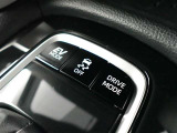EVドライブモードスイッチを押せば、早朝や深夜の住宅街や屋内の駐車場などで、騒音や排気ガスを気にすることなく走行できます