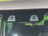 【スマートブレーキサポート】走行中に前方の車両等を認識し、衝突しそうな時は警報とブレーキで衝突回避と被害軽減をアシスト。より安全にドライブをお楽しみいただけます。
