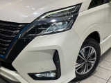 【LEDヘッドライト】悪天候や夜間走行時も良好な視界を確保し安心して運転できる高輝度LEDヘッドライトを装備!点灯速度が早く、消費電力も抑えられています。