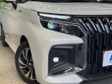 【LEDヘッドライト】悪天候や夜間走行時も良好な視界を確保し安心して運転できる高輝度LEDヘッドライトを装備!点灯速度が早く、消費電力も抑えられています。