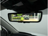 デジタルインナーミラー装備!車両後方のカメラの映像をデジタル補正で視認性を向上させてインナーミラー内に表示します♪視界を遮るものがなく、後席に同乗者がいても後方を確認しやすく安心です♪