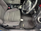 運転席シート足元です。