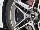 ■AMG18インチアルミホイール ■ロゴ付フロントブレーキキャリパー ■スポーツコンフォートサスペンション