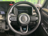 インテリアに合わせたデザインのステアリングは、運転される方のことも考え、運転しやすい形状、大きさです。是非一度、実際に触ってお確かめください。
