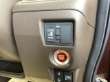パワースライドドアの開閉はスマートキーのリモコンやドアノブは勿論、運転席側のスイッチ操作でも開閉ができ、安全・簡単です。