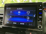 多彩なソースに対応したオーディオ画面で、快適なドライブを演出します。Bluetooth接続でスマホの音楽も楽しめ、長距離運転も飽きさせません。