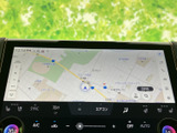 見やすい地図画面で、スムーズなナビゲーションを実現。周辺情報も充実しており、初めての場所でも安心して走行できます。