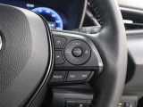 レーダークルーズコントロール作動時に車線維持に必要な運転操作の支援を行う「レーントレーシングアシスト(LTA)」を搭載しています。