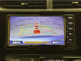 バックガイドモニター付きです。車の後方に小型カメラが付いており、バックする際の後方の様子をモニター上に表示します。