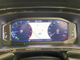 デジタル液晶メーター&rdquo;Digital Cockpit Pro&rdquo;です。画面の切り替えは、ハンドルのボタンで簡単に操作ができます。