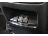 後部座席にも充電ソケットが装備されており、後部座席に座っている方も携帯電話等を充電することができます!