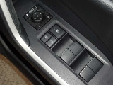 電動格納式ドアミラー・パワーウインドウを装備しています。