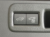 【ハンズフリーパワーバックドア】リアバンパー下部に足先を出し入れするだけでバックドアが自動で開閉♪両手が荷物でふさがっている時でもラクラク開閉操作が行えます!