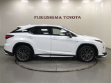 【まるごとクリーニング】シートを取り外し、車内を徹底洗浄。隅々まで丁寧に仕上げています。