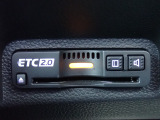 ■【ETC車載器】が装備されています。セットアップをしてお渡しとなり、ETCカードを差し込むだけで高速道路の利用が可能です。