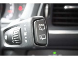 リアワイパーの作動は、ワイパーレバー先端のスイッチで行います。