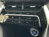 ★運転席と助手席でそれぞれお好みに合わせて温度設定が行えるフルオートエアコンです。外気温や室温、日射量を感知し、吹き出し温度、風量を緻密に制御します