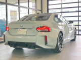 BMWのメカニックによる、100項目の納車前点検エンジン、ミッション、マフラー、電気系統やコンピュータなどを詳細に点検します。交換基準の部品があれば、純正部品を使用し整備した後にお客様にお渡しします。