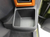 カップホルダーは運転席や助手席からちょうど手の届く位置です!!