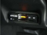 ◆ETC2.0装着◆進化したドライブ体験。料金収受システムだけだったETCが生まれ変わって、高速道路を賢く使うETC2.0に進化しました。多彩な情報サービスが便利で快適なドライブ体験を提供します。