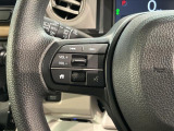ステアリングにオーディオ操作スイッチが付いています。オーディオ画面に直接タッチしなくても操作が出来ますので、運転に集中できます。