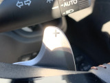 ■パドルシフト■ステアリングから手を離さずに、簡単にシフトチェンジ。マニュアル車感覚のシフトチェンジが愉しめます。自分の手で操縦している感が増して運転を愉しく出来る装備です!