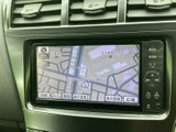鮮明な地図表示で、目的地までスムーズに案内してくれます。渋滞情報もリアルタイムで確認できるので、時間を気にせず移動できます。