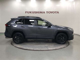 【まるごとクリーニング】シートを取り外し、車内を徹底洗浄。隅々まで丁寧に仕上げています。