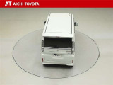 後方視界は、大きなバックドアガラスを採用し、十分確保されています。この車には、リヤセンサーが付いています。ご安心ください。バックカメラはありません。