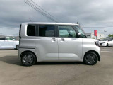 スライドドアですので、狭い駐車場での、乗り降りも、しやすく便利です。