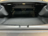 ゆったりとしたトランクルームでございます。たくさんのお荷物の車載が可能でございます。